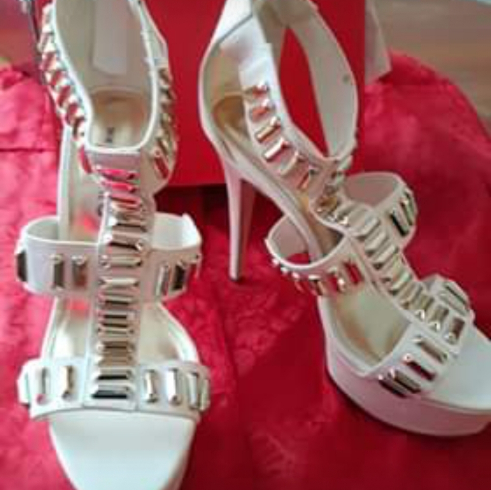 NWT BODY CENTRAL High heels